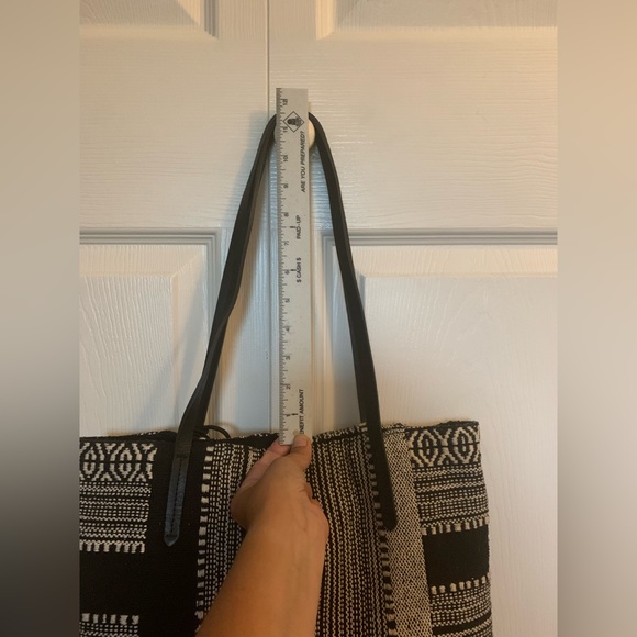 Lucky brand woven tote with matching pouch black and white - Picture 4 of 9